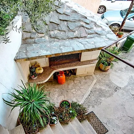 Appartement 1 *