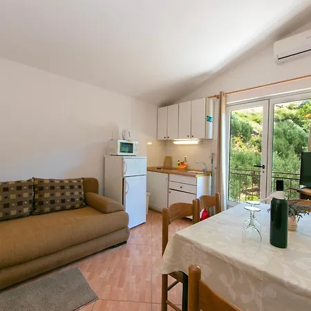 Appartement 1 *