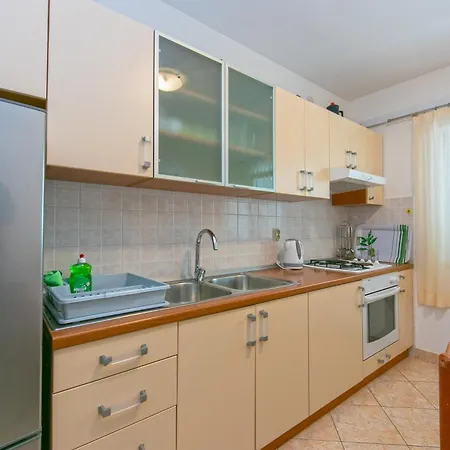 1 * Podgora (Split-Dalmatia)