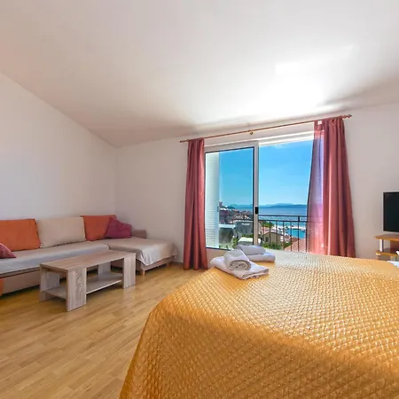 Appartement 1 *