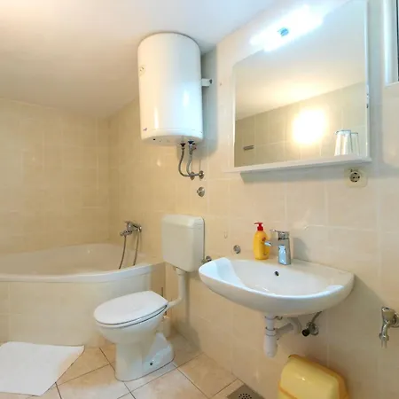Appartement 1 *