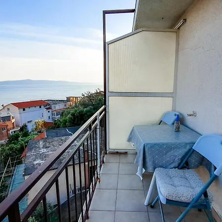 1 Apartment *