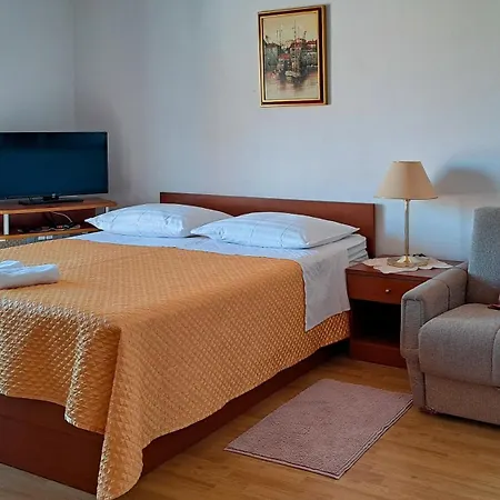 1 Apartment